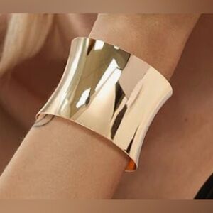 Gorgeous upscale Neiman Marcus 14KT dip huge Wonder Woman bracelet